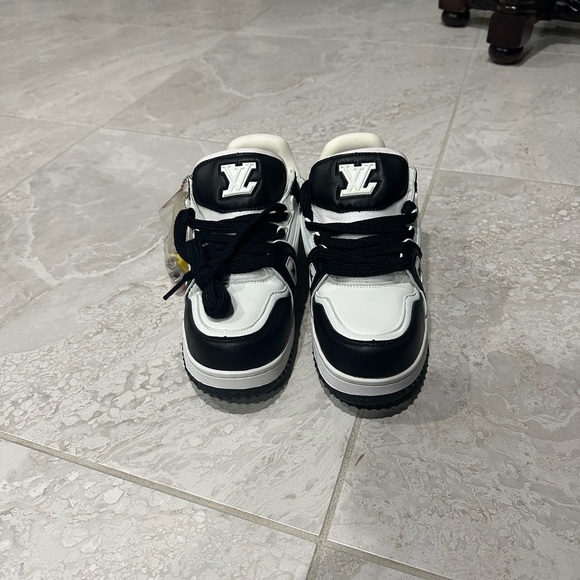 Louis Vuitton Donkey Fat Shoes - Picture 2 of 5